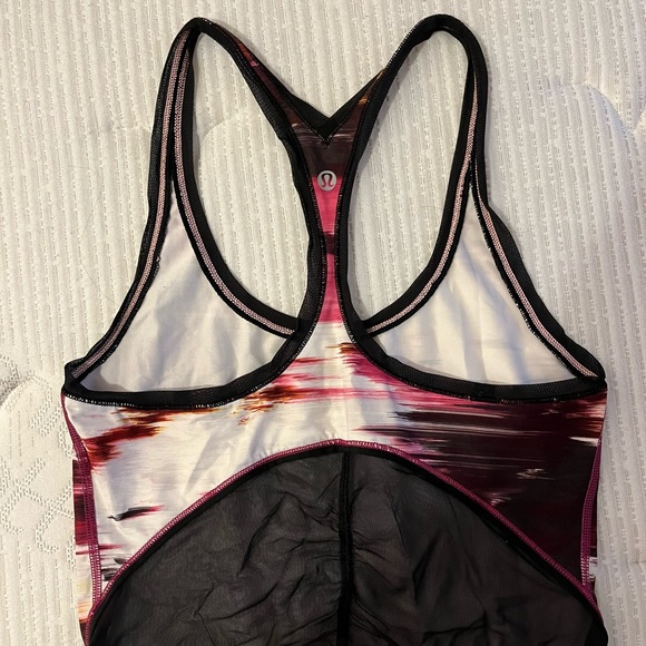 Lululemon women’s tank top - size 04 - Picture 4 of 4